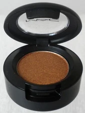 MAC " JINGLE BALL BRONZE " FROST PRESSED POWDER EYE SHADOW FULL SIZE .05 oz NEW!