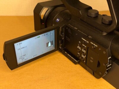 SONY HXR-NX80 body, battery Professional video cameras Home