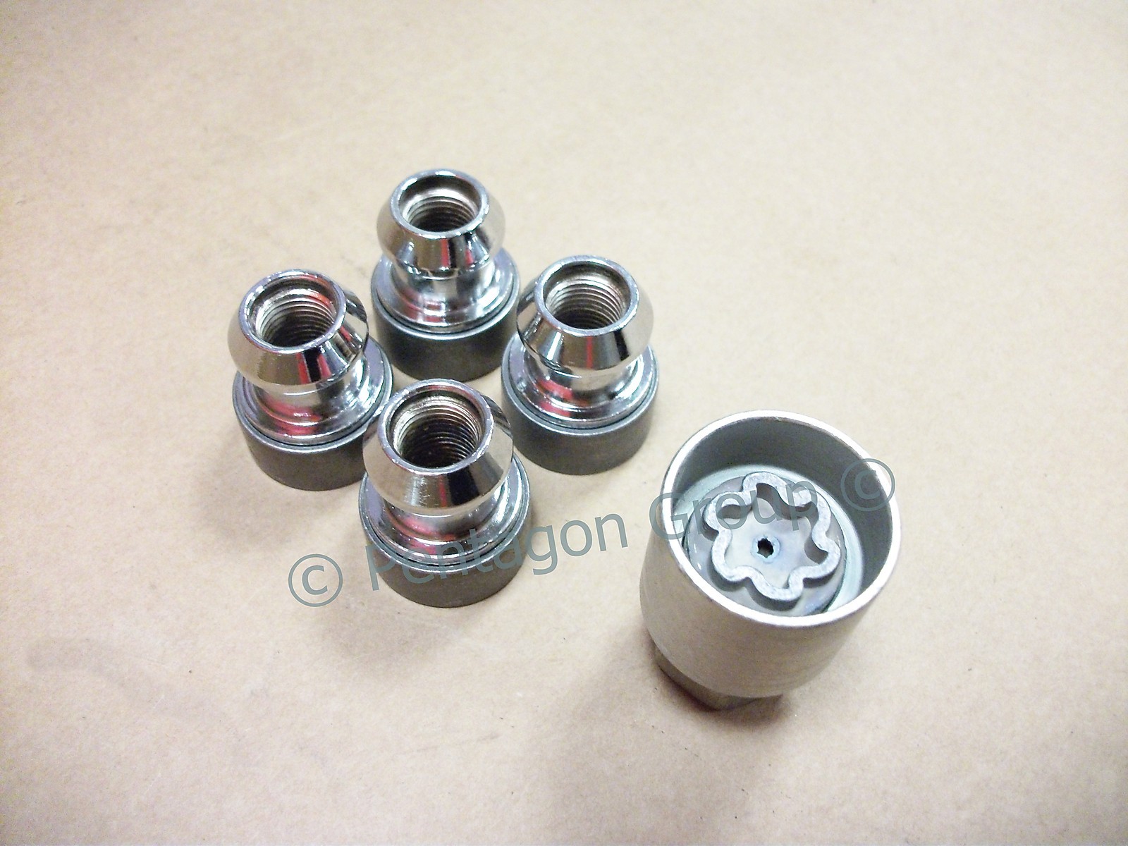 New Genuine Nissan Qashqai Set Of 4 Locking Wheel Nuts/Bolts KE40989951