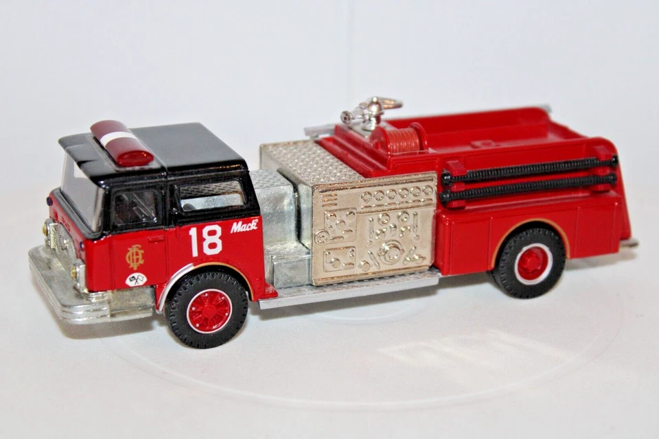 Corgi Classics #98484 Mack CF Pumper - Chicago - Image 3 of 4