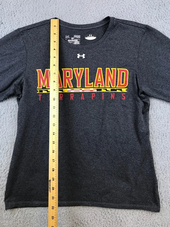 Camisa Maryland Terrapins para mujer gris medio manga larga cuello redondo Under Armour Foto 3 de 4