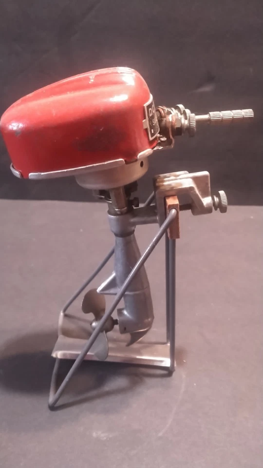 Vintage SAKAI SEISAKUSHO TOY OUTBOARD D.C. BOAT MOTOR Occupied JAPAN With Stand - Image 4 of 4