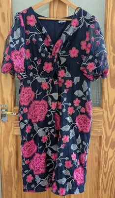 CHI CHI LONDON DESIGNER KLEID FÜR BESONDERE ANLÄSSE/PARTY GRÖSSE UK 16 PETITE