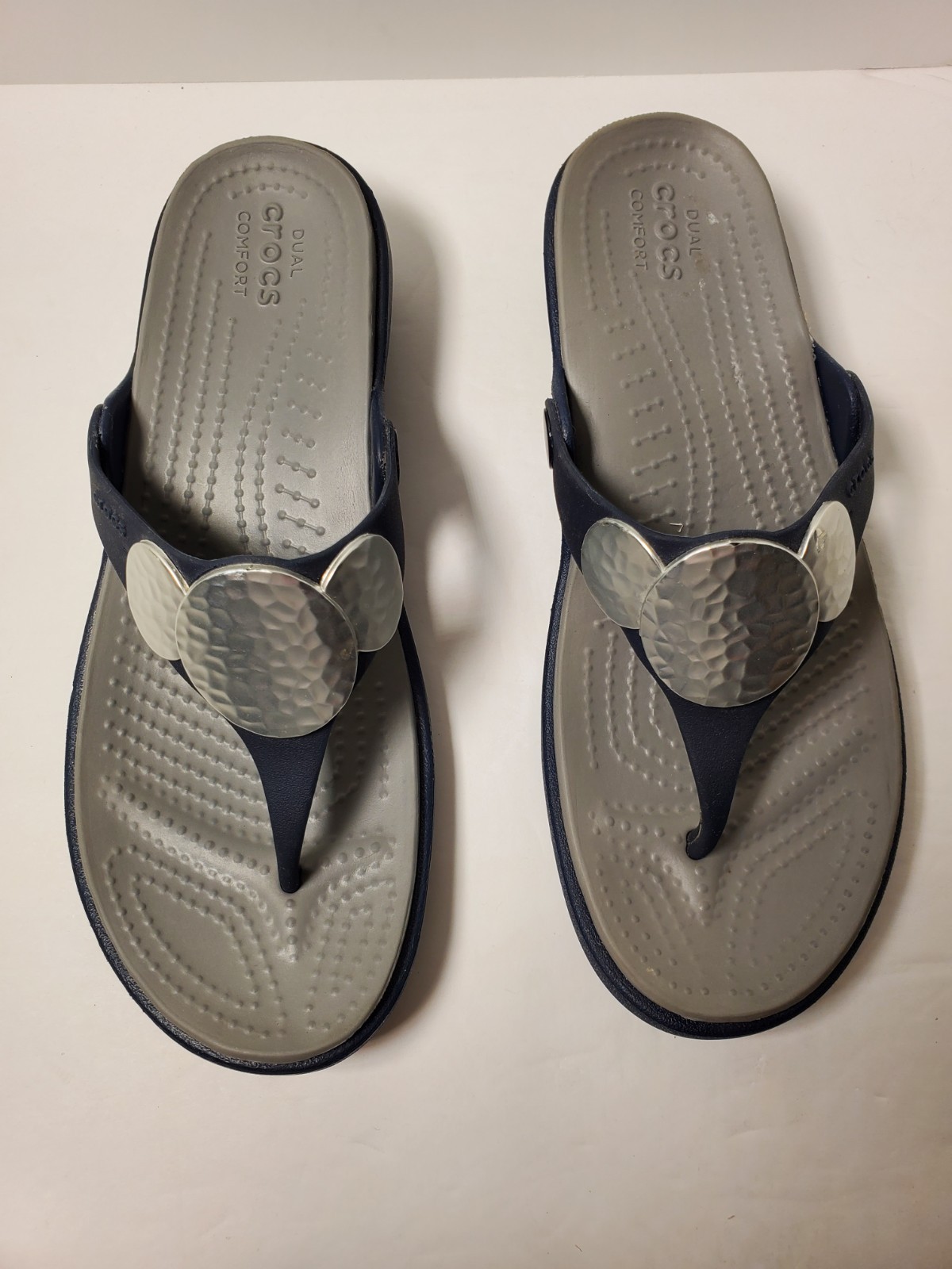 Crocs Sanrah Womens Thong Navy Blue w/ Silver Hammered Accent Wedge Heel Size 7