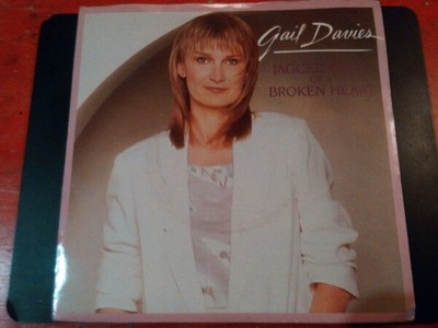 Gail Davies - Jagged Edge Of A Broken Heart (VINYL)
