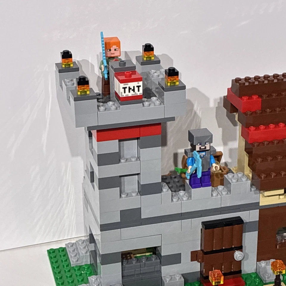 LEGO Minecraft: The Crafting Box 3.0 (21161) Complete W/ Minifigures - Image 4 of 4