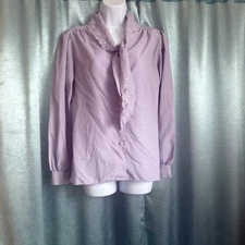 Vintage lilac lace tie-neck blouse 70s Laura Mae, puff sleeve Victorian, size M