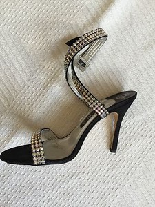 shoes that wrap around the ankle