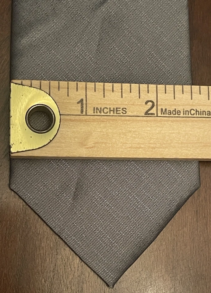 J. Ferrar Gray 100% Polyester Men’s Neck Tie Made In China - Image 4 of 4