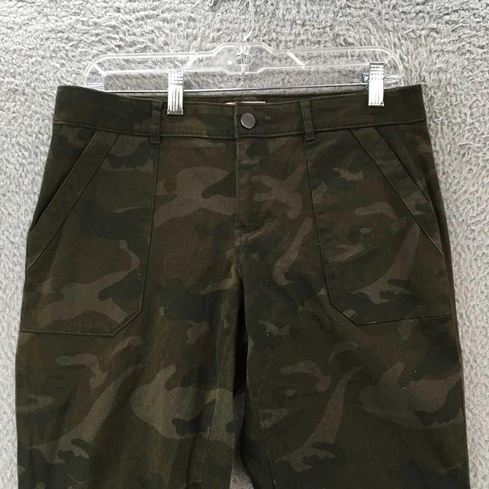 Pantalones cargo ajustados Calvin Klein para mujer 6 verdes camuflaje tiro medio frente plano Foto 2 de 4