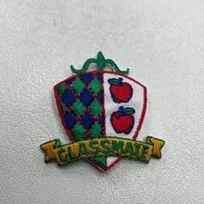 Small SCHOOL THEME APPLE CLASSMATE CREST Patch Applique Embellishment T062