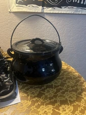 Smith & Clark 4 Quart GLOSSY BLACK Enameled Cast Iron Cauldron Pot