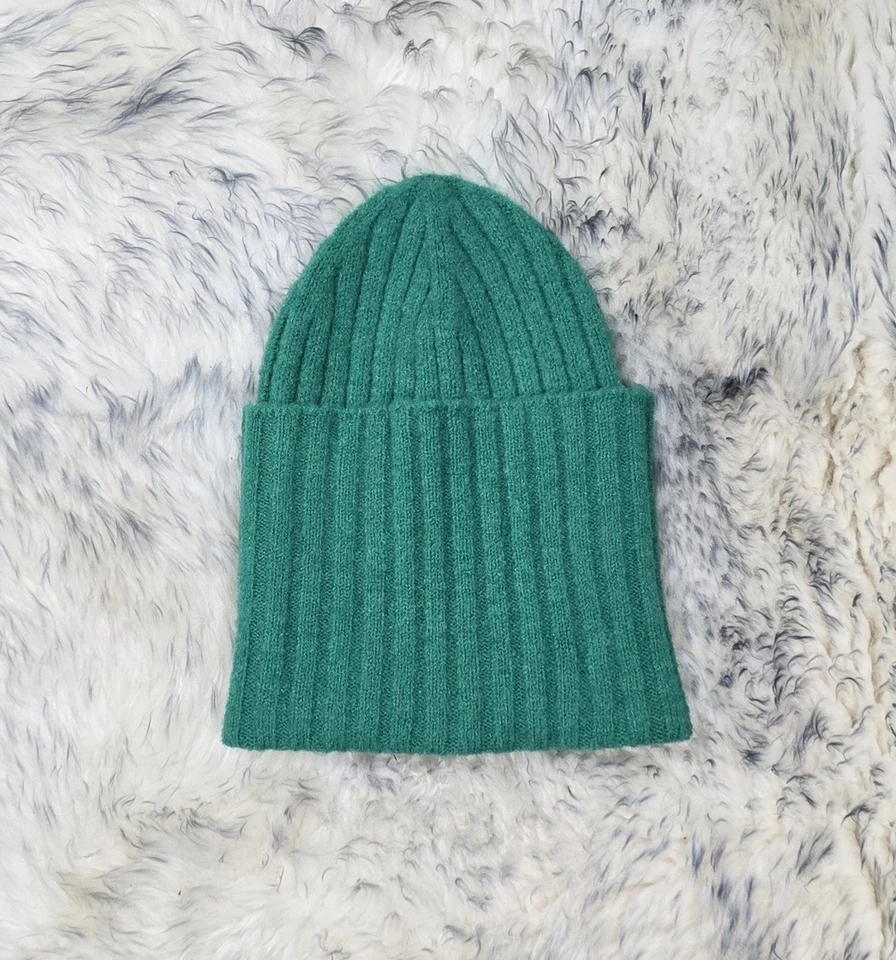 MAEVE ANTHROPOLOGIE GORRO DE PUNTO CON PUÑO ACANALADO PUNTO VERDE OS Foto 3 de 3