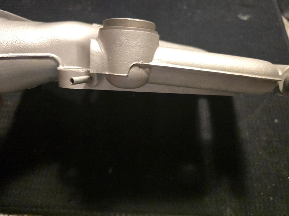 Codo de salida de intercooler Jaguar XK8 XKR y XJR AJ82550 Foto 4 de 4