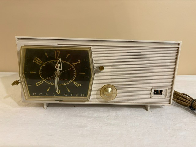 Vintage 1959 RCA VICTOR LEVERMATIC CLOCK RADIO AND ALARM CLOCK #C-2E MCM