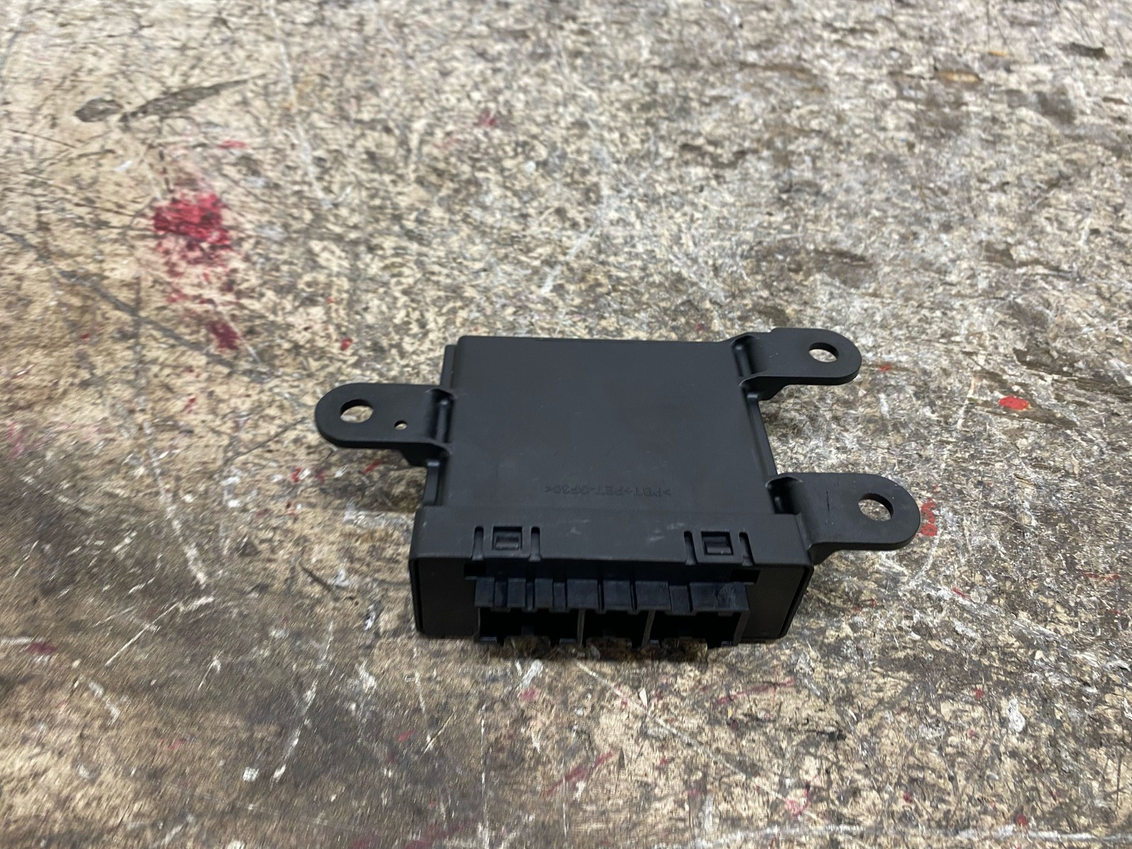 2017-2021 MASERATI LEVANTE OEM PARK ASSIT CONTROLE MODULE 670153622