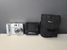 Nikon Coolpix 4200 4.0MP Digital Camera w/ MH-61 Charger Case - No Battery