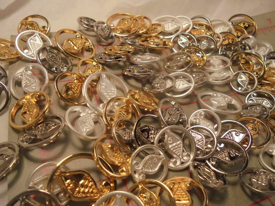 25 Large Metal Shank Buttons Shiny Gold Single Fish Design 1" 26mm Made in Italy - Image 3 of 4