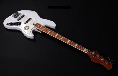 Sire Marcus Miller V8 4 String Swamp Ash Active Jazz Bass White