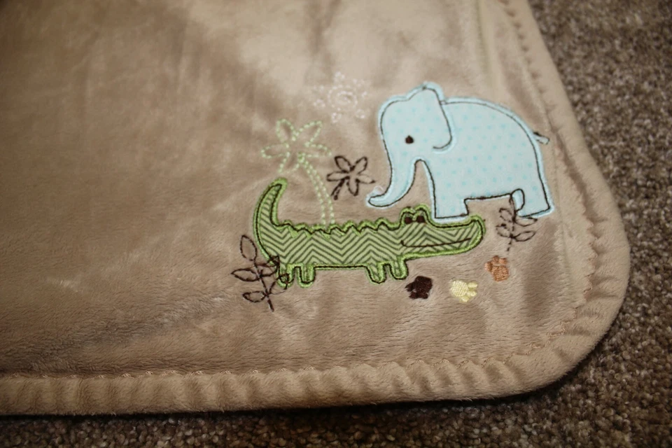 Manta de safari Koala bebé marrón tostado elefante cocodrilo suave felpa bebé niños Foto 3 de 4