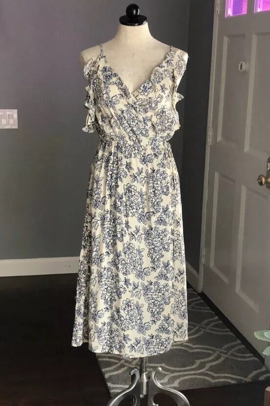 topshop cream dress with flowers Topshop White Floral Shimmery Dress Women's Size 10