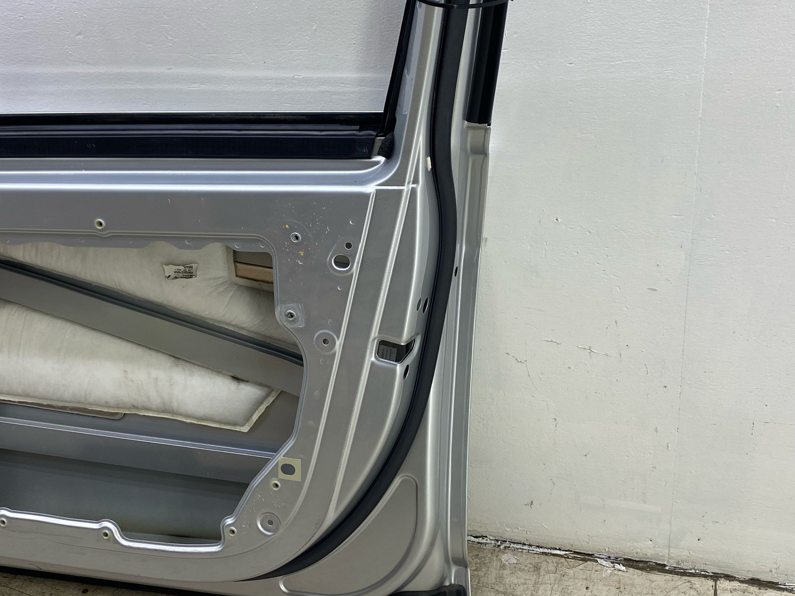 2014-2019 BENTLEY FLYING SPUR FRONT RIGHT DOOR SHELL SILVER FROST METALLIC(6770)