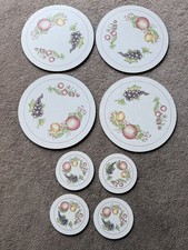 Boots SAD zestaw 4 mat stołowych i 4 podstawek winogrona wiśnie jabłka 