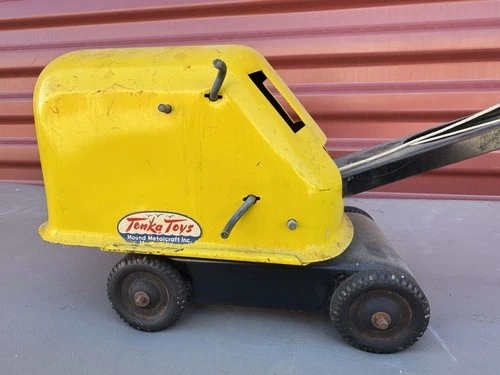 Tonka 1947 Crane & Clam No.150 Yellow Pressed Steel Toy Truck