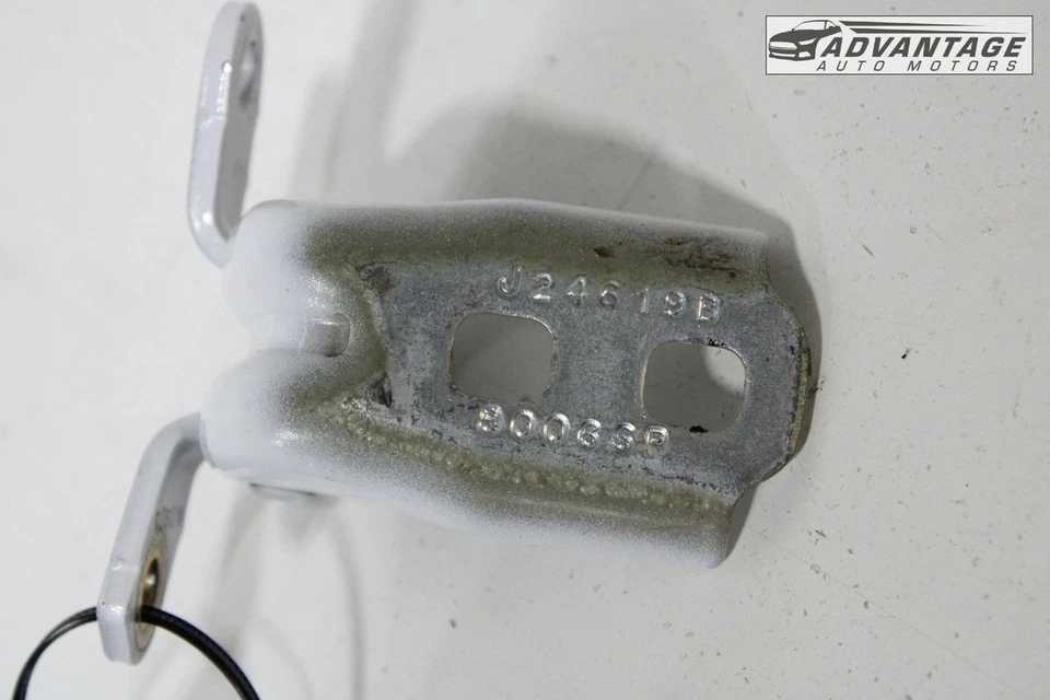 2016-2025 CHEVROLET MALIBU FRONT LEFT SIDE UPPER & LOWER DOOR HINGE SET OF 2 OEM - Image 4 of 4