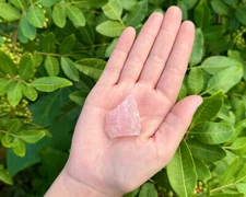 1 x Natural Rough Rose Quartz Crystal: Raw Specimen (Healing Reiki Love Stone)
