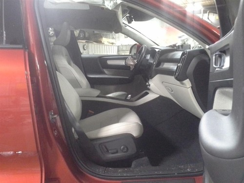 Used Left Door Mirror fits: 2019 Volvo Xc40 blind spot alert painted cover w/sur - Picture 22 of 24