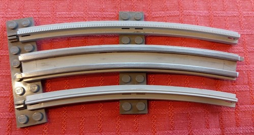 Lego 8 pezzi ferrovia 12v binari semicerchio 7851 7855 dal 1980-85 - Foto 2 di 4