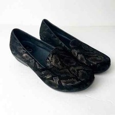 Women's SZ 38 Dansko Snakeskin Patter Black  Gold Slip On Round Toe Casual