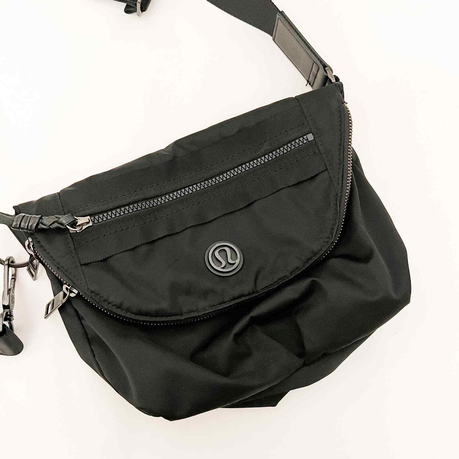 LULULEMON Festival Crossbody Bag Black Nylon Adjustab… Gem