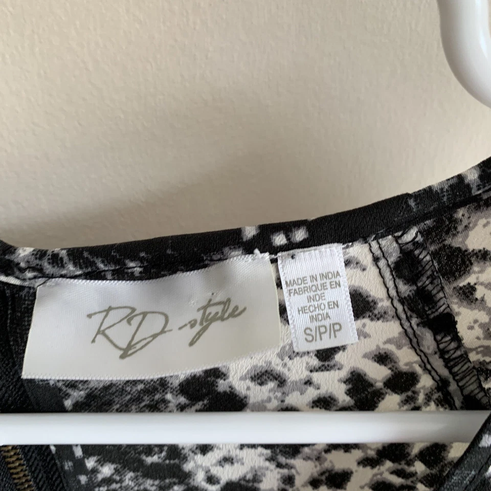 Blusa sin mangas estilo RD de piel de serpiente estampada con cremallera trasera talla pequeña Foto 2 de 4