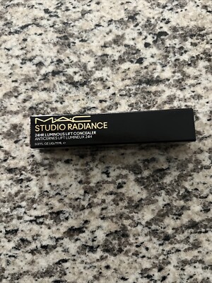 MAC Studio Radiance 24 Hour Luminous Lift Concealer NW55  