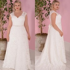 Plus Size A-Line Wedding Dresses V-Neck Backless Lace Applique Beach Bridal Gown