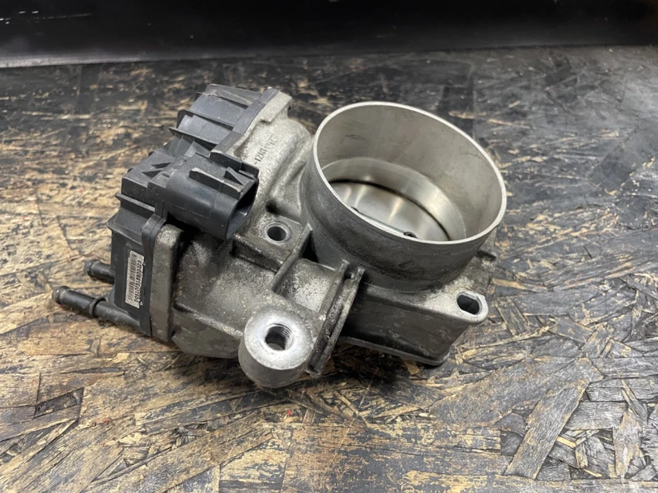 Hyundai Genesis 2010-2012 cupé 3,8 V6 BK1 OEM carrocería del acelerador usado Foto 2 de 4