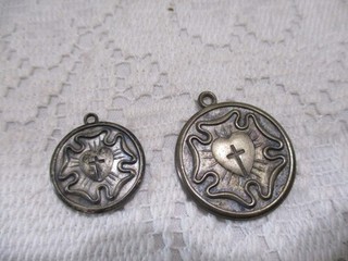 2 Vintage I Am A Lutheran Rose Shield Cross Pendant Medal Pendant