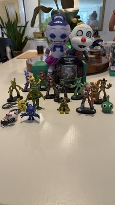 Five Nights at Freddy's Action Figures Set And A Plush Toys