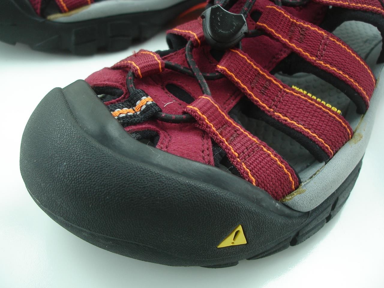 Sandali donna tg 8 M Keen Newport H2 impermeabili lavabili rosso barbabietola punta chiusa