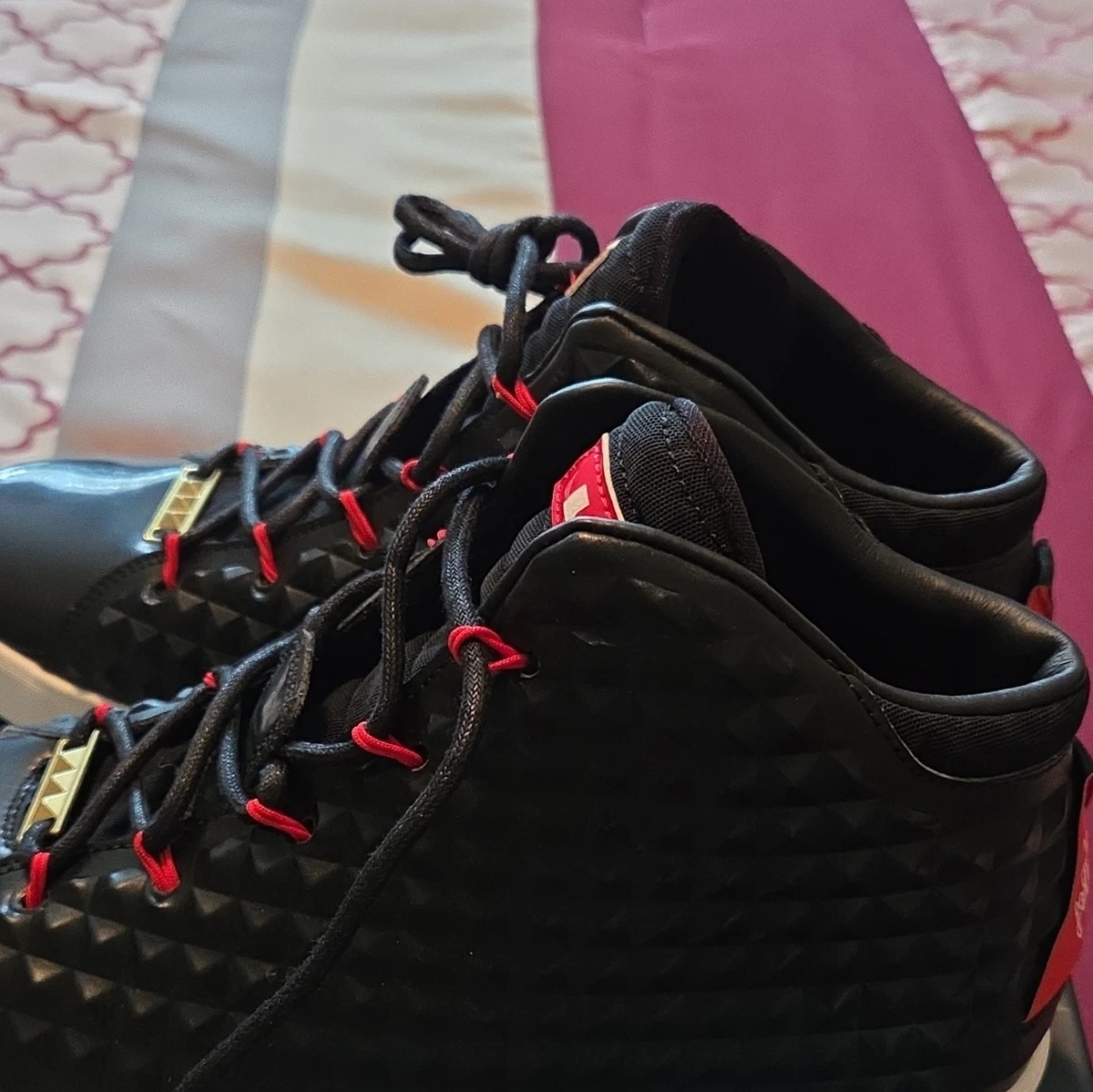 Nike LeBron 12 NSW Lifestyle QS Men’s Sneaker Black/Red 716417-001