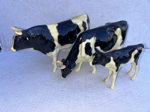 Hartland Vintage Holstein Cow Family Bull, Cow And Calf