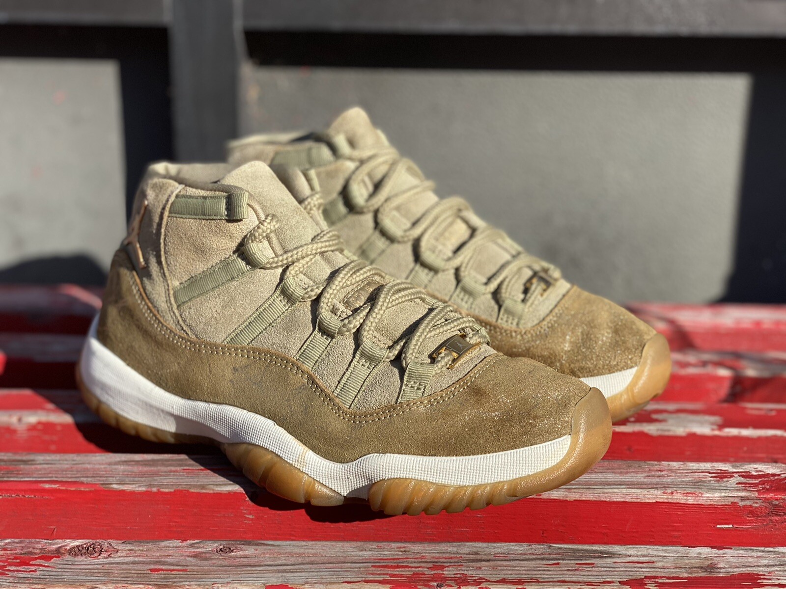 jordan 11 retro olive lux