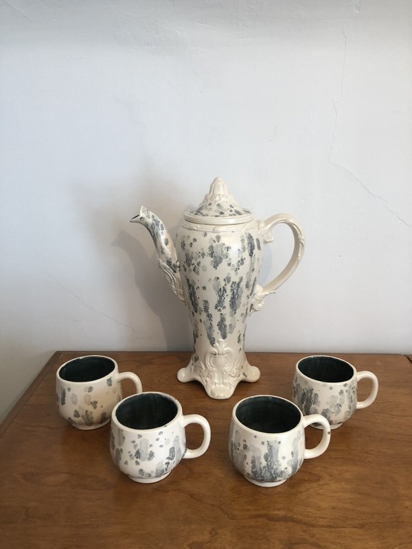 Vintage Holland Mold Elegant Ceramic Tea Pot 11.5” Set Cups Beige/White & Gray