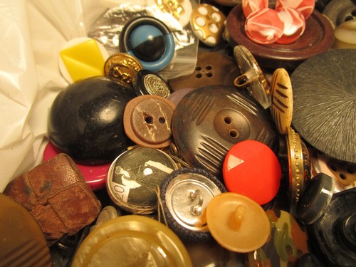 Five (5+) POUNDS of BUTTONS ~ Vintage to Modern ~ Lovely Mix - $8 Shipping - Picture 5 of 17