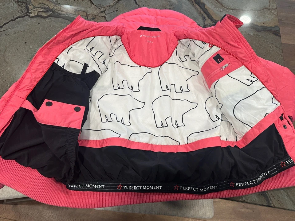 JAQUETA DE ESQUI PERFECT MOMENT YOUTH QUEENIE DOWN ROSA COM VÁRIAS LISTRAS TAMANHO 12 - Imagem 3 de 4
