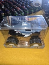 2017 Hot Wheels Monster Jam Shark MEGALODON 1:24 Monster Truck 4x4