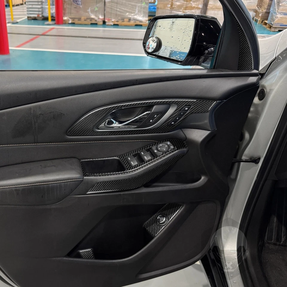 Kits de molduras de puerta interior de fibra de carbono real de 24 piezas para Chevrolet Traverse 2018-2023 Foto 3 de 4