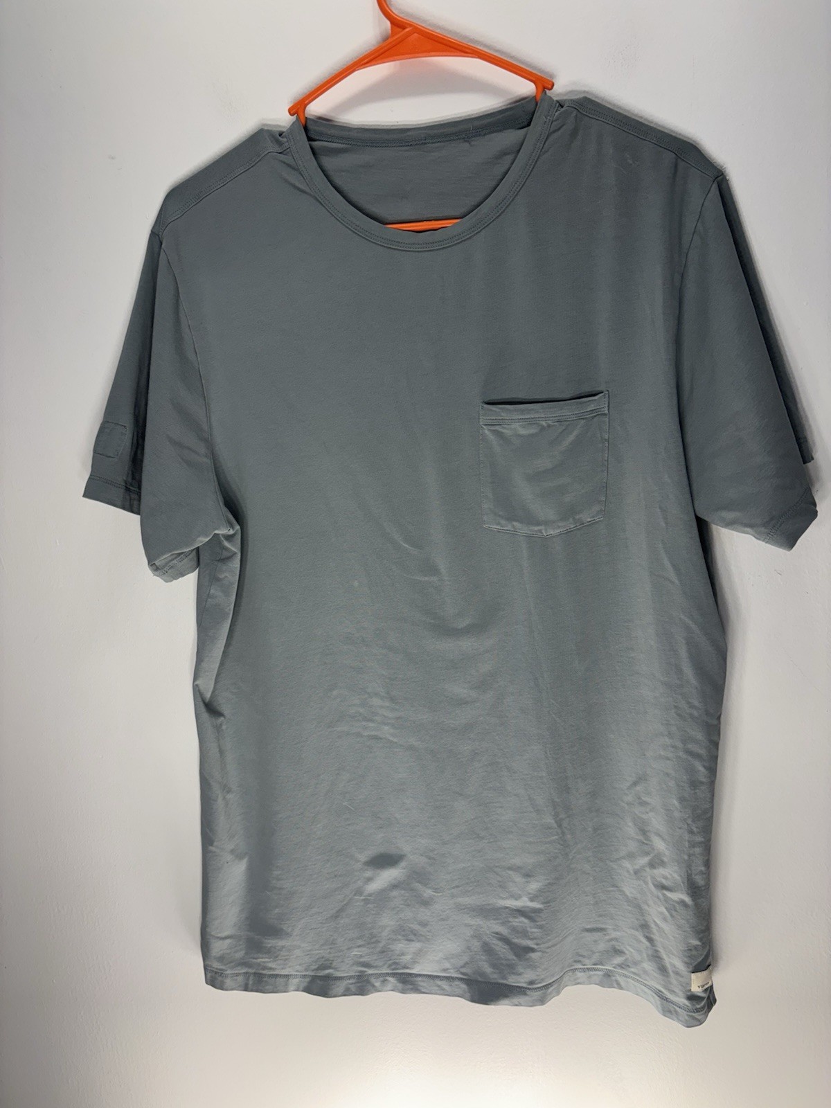 VUORI Tradewind Performance Pocket Tee for Men in Steel-Gray Crew Neck Cotton Blend